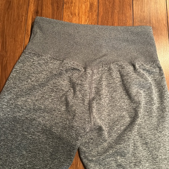 2 pairs of leggings! - Picture 4 of 5